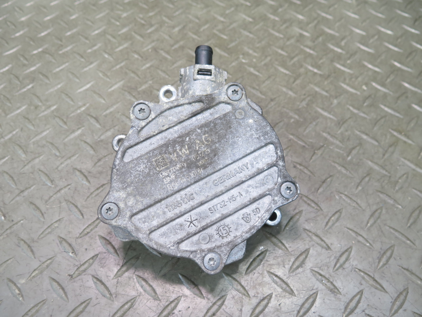 2015-2018 Porsche Cayenne 958 Hybrid 3.0L Engine Brake Vacuum Pump 06E145100R