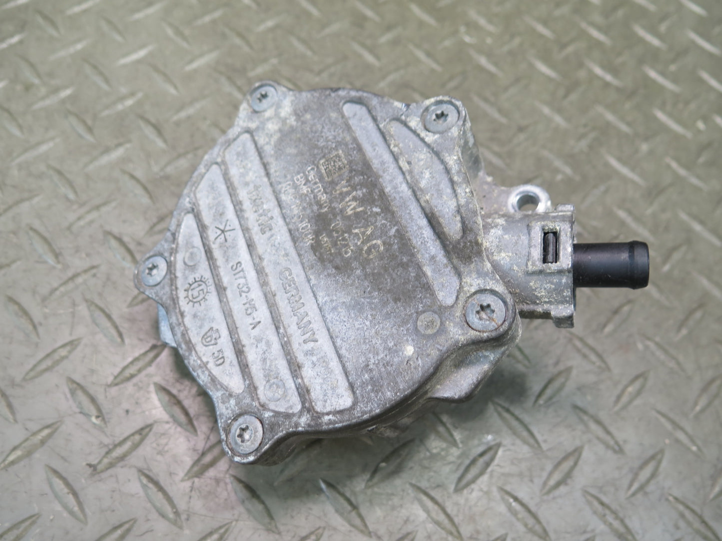 2015-2018 Porsche Cayenne 958 Hybrid 3.0L Engine Brake Vacuum Pump 06E145100R