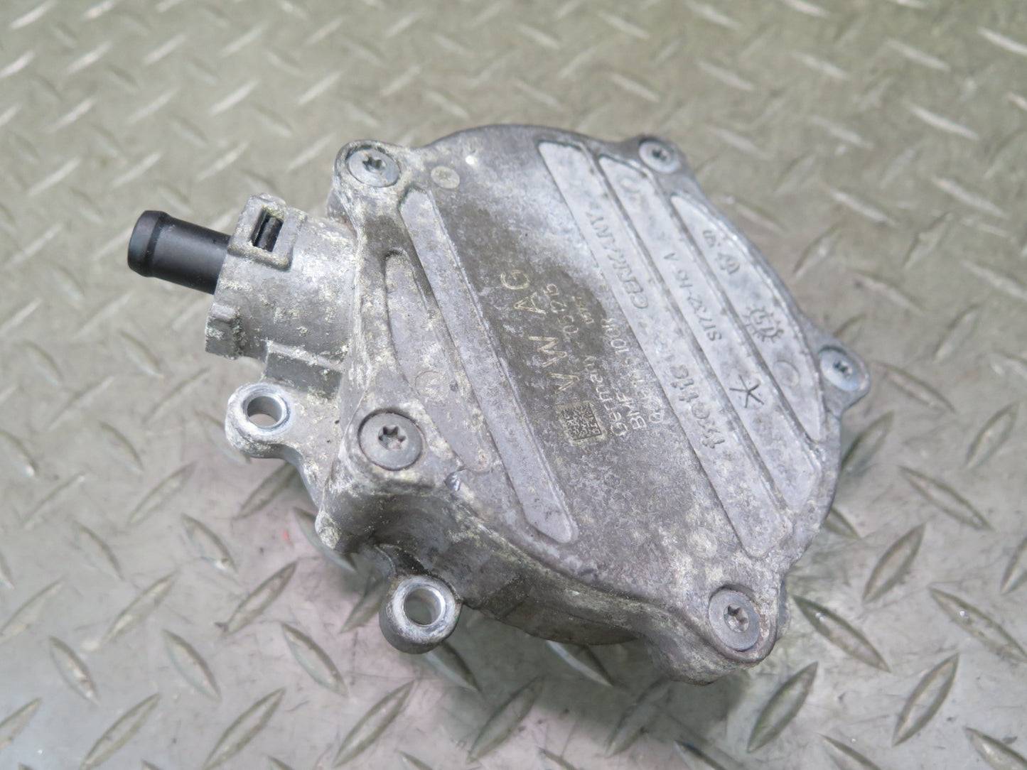 2015-2018 Porsche Cayenne 958 Hybrid 3.0L Engine Brake Vacuum Pump 06E145100R
