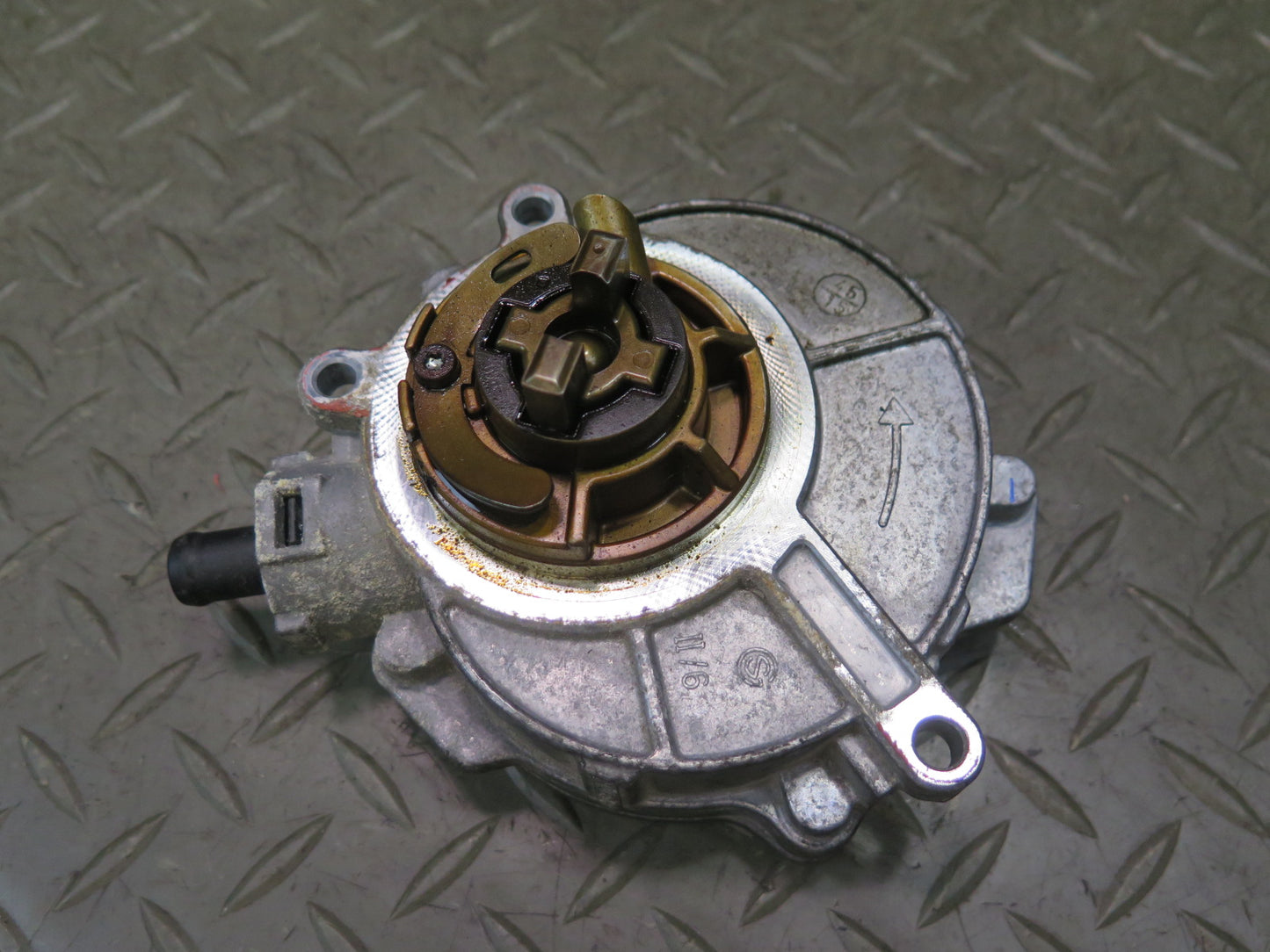 2015-2018 Porsche Cayenne 958 Hybrid 3.0L Engine Brake Vacuum Pump 06E145100R