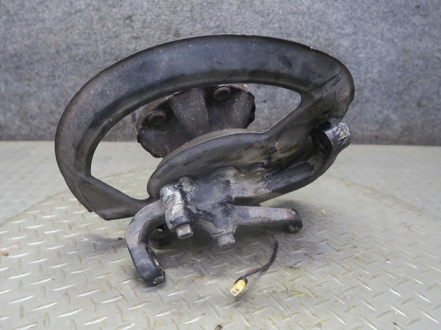 1987 Porsche 928 S4 Front Left Spindle Knuckle Wheel Hub Bearing