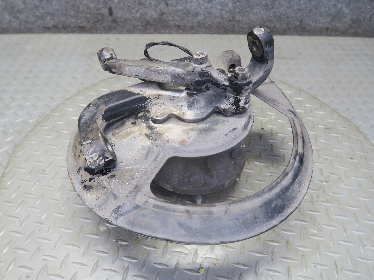 1987 Porsche 928 S4 Front Left Spindle Knuckle Wheel Hub Bearing