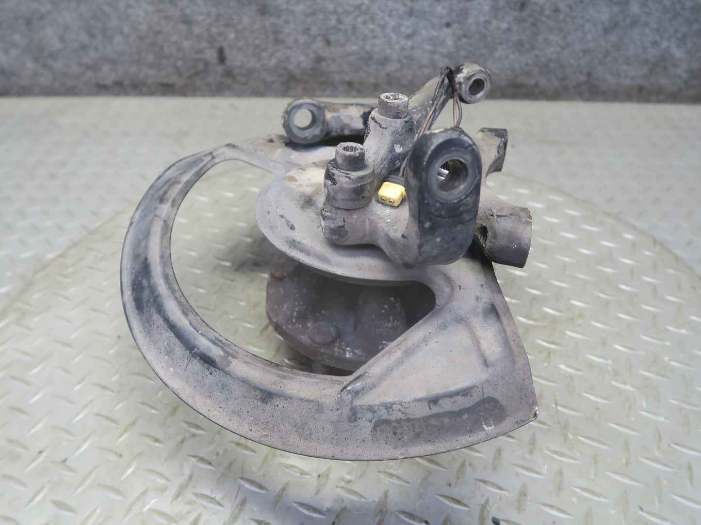 1987 Porsche 928 S4 Front Left Spindle Knuckle Wheel Hub Bearing