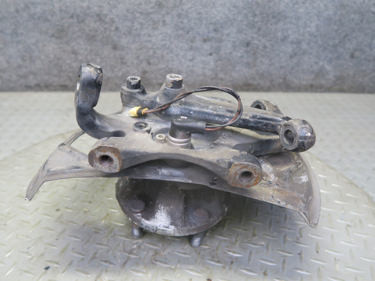 1987 Porsche 928 S4 Front Left Spindle Knuckle Wheel Hub Bearing
