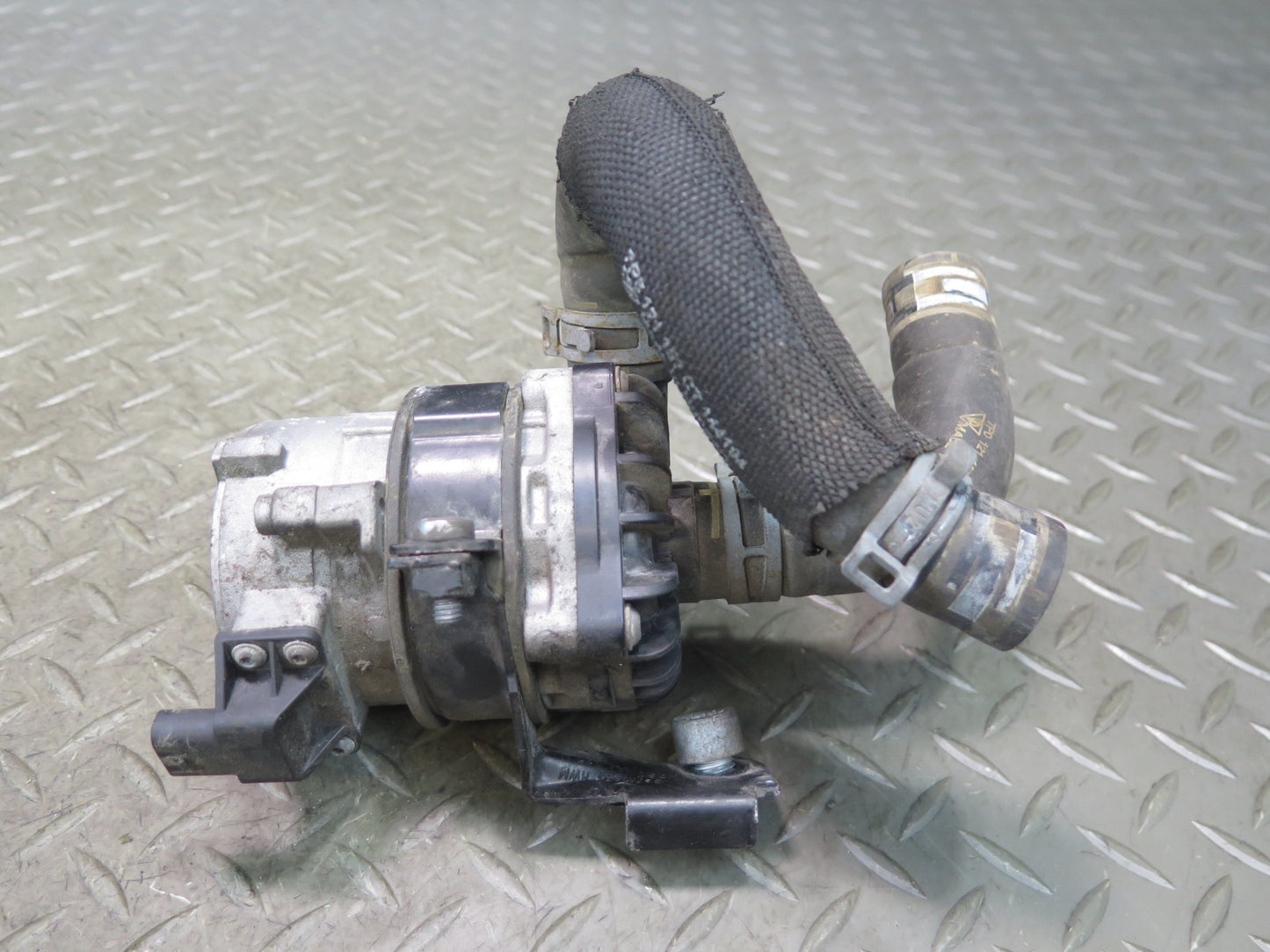 2015-2018 Porsche Cayenne 958 Hybrid Auxiliary AUX Coolant Water Pump 7P0965567