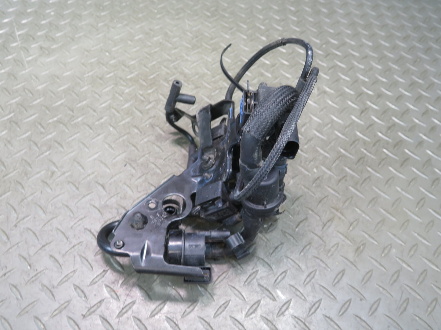 16-18 Porsche Cayenne 958 E-hybrid Vacuum Fuel Vent Purge Valve Solenoid Bracket