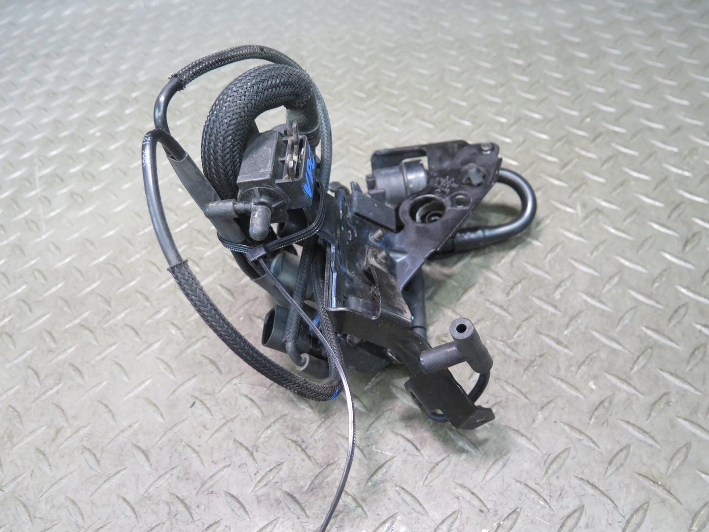 16-18 Porsche Cayenne 958 E-hybrid Vacuum Fuel Vent Purge Valve Solenoid Bracket