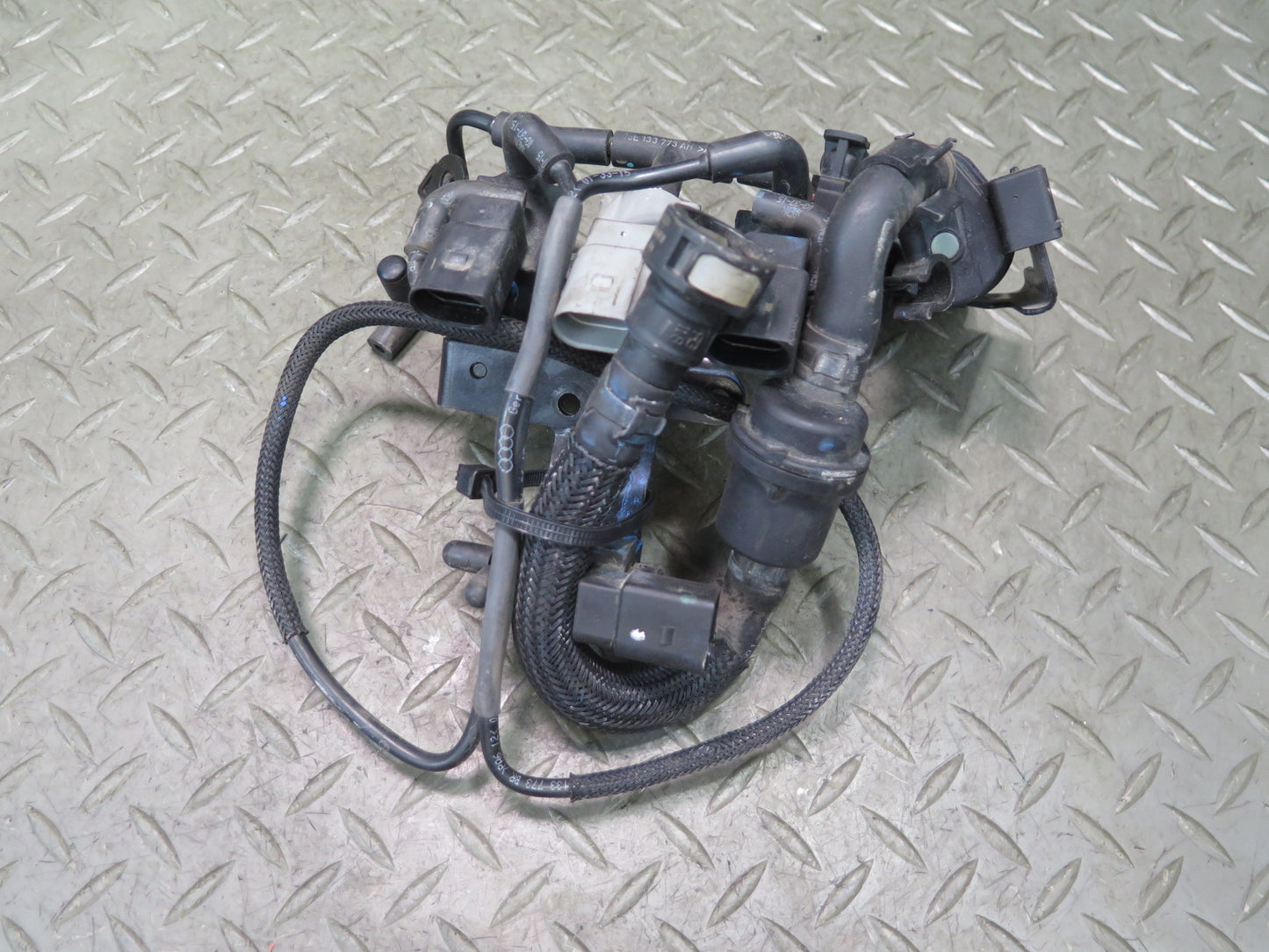 16-18 Porsche Cayenne 958 E-hybrid Vacuum Fuel Vent Purge Valve Solenoid Bracket