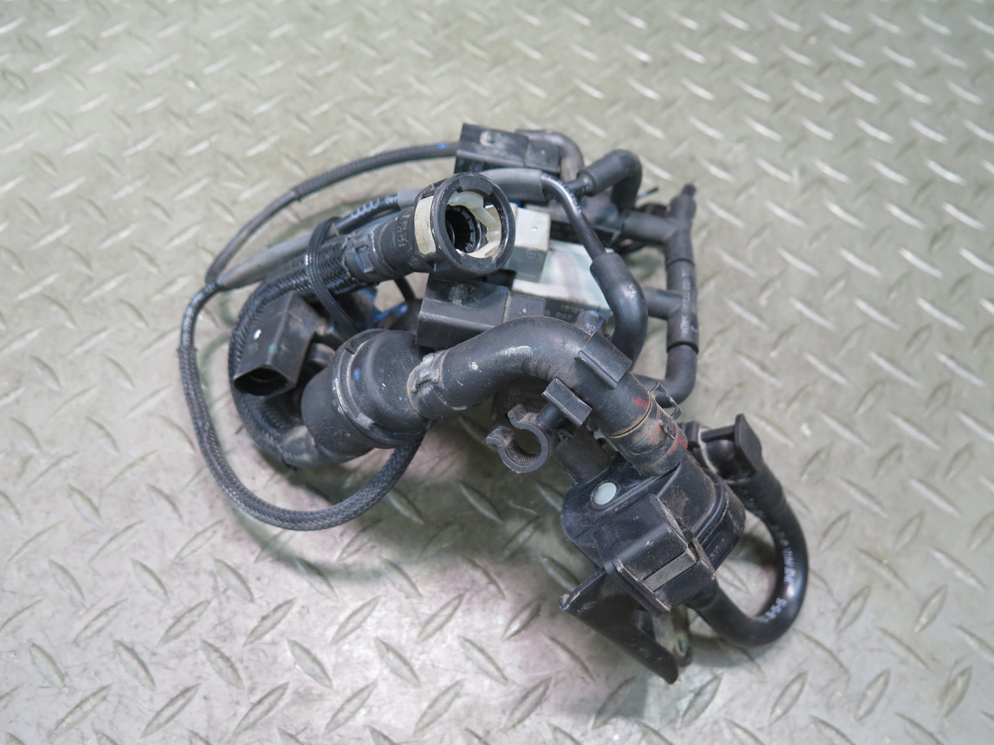 16-18 Porsche Cayenne 958 E-hybrid Vacuum Fuel Vent Purge Valve Solenoid Bracket