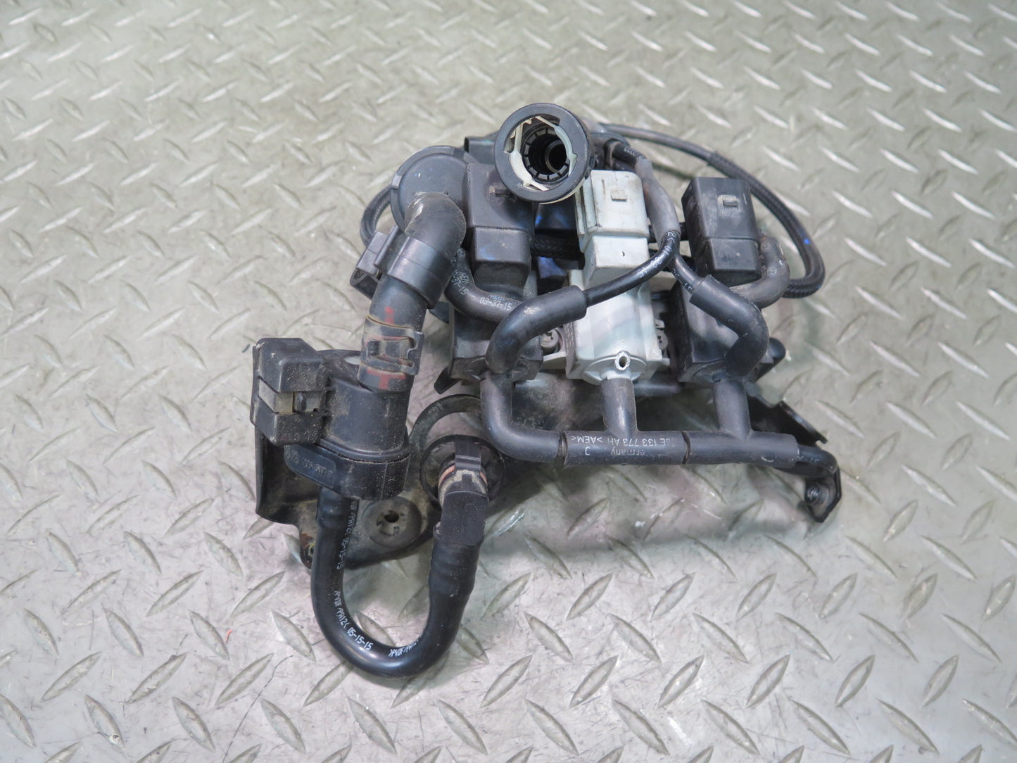 16-18 Porsche Cayenne 958 E-hybrid Vacuum Fuel Vent Purge Valve Solenoid Bracket
