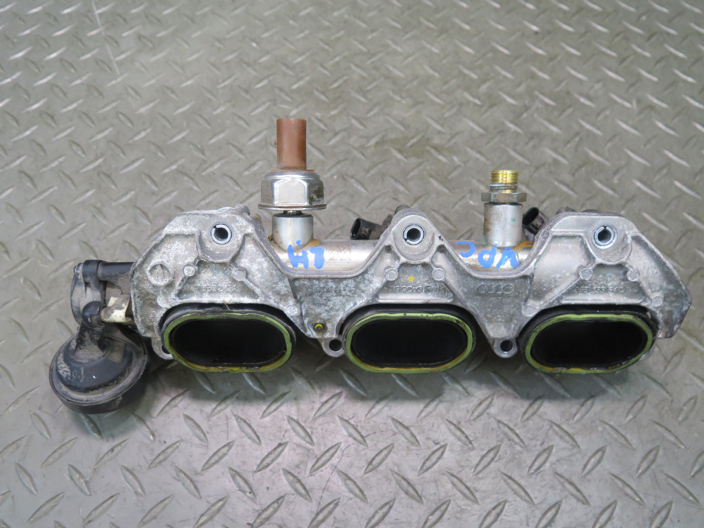 15-18 Porsche Cayenne 958 Hybrid 3.0L Engine Left Air Intake Fuel Injector Set