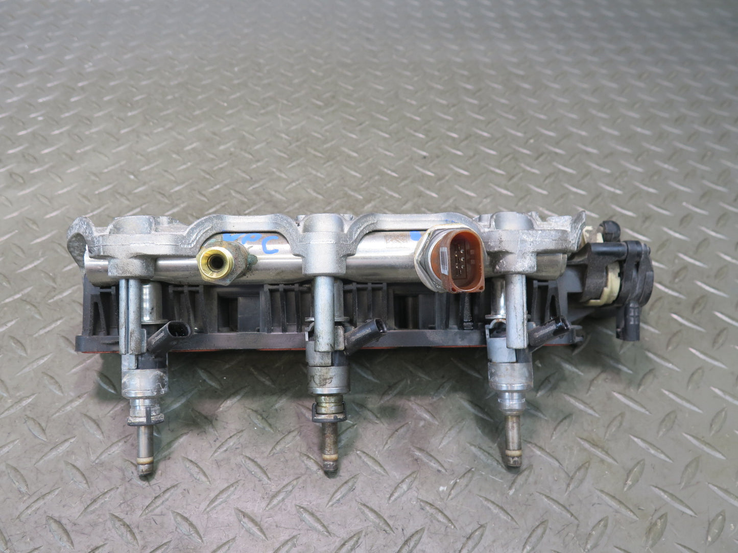 15-18 Porsche Cayenne 958 Hybrid 3.0L Engine Left Air Intake Fuel Injector Set