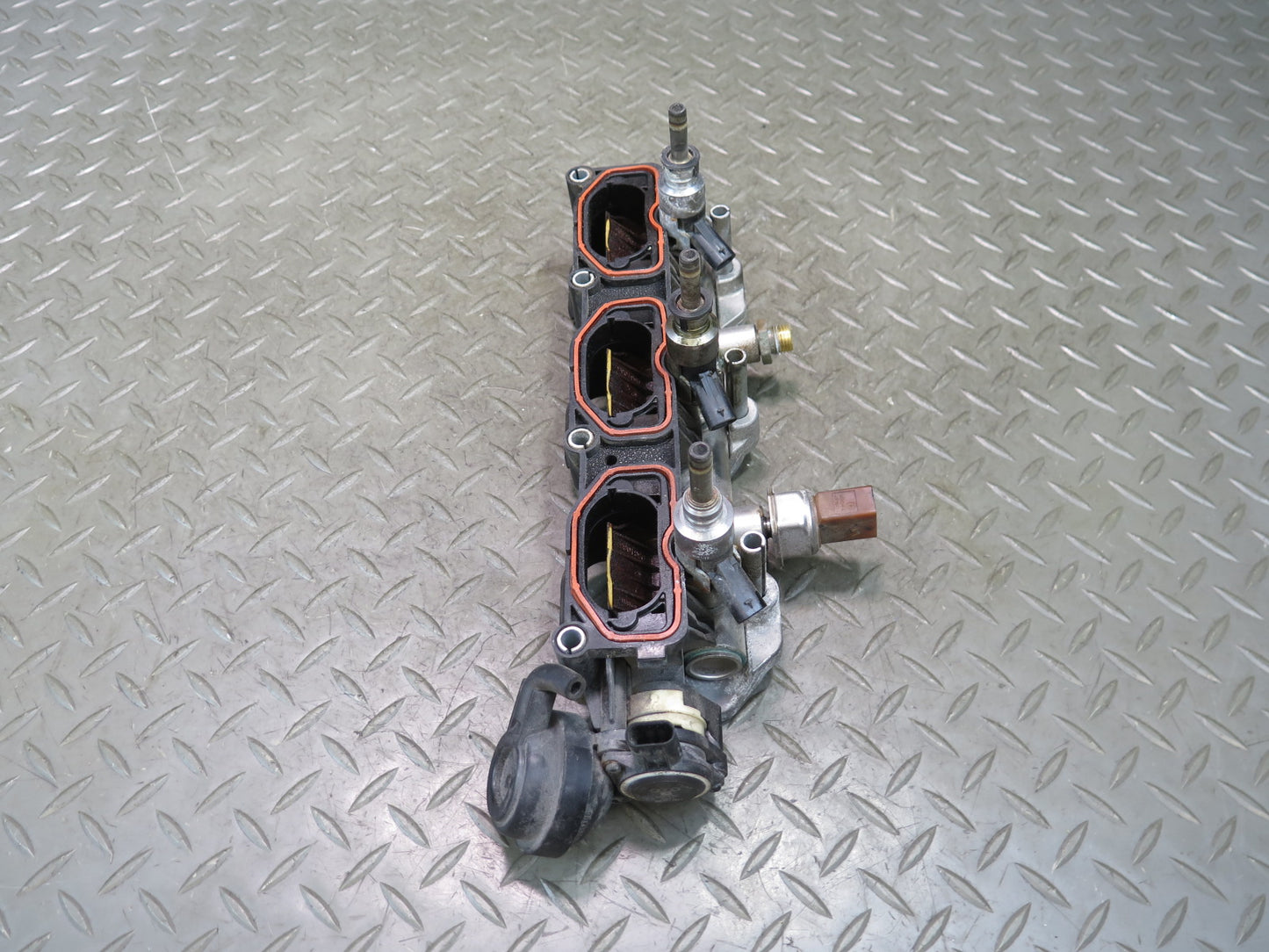 15-18 Porsche Cayenne 958 Hybrid 3.0L Engine Left Air Intake Fuel Injector Set