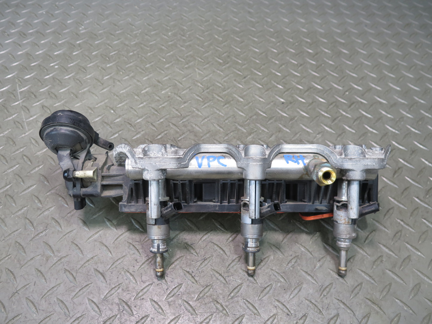 2015-2018 Porsche Cayenne 958 Hybrid Engine Right Air Intake Fuel Injector Set