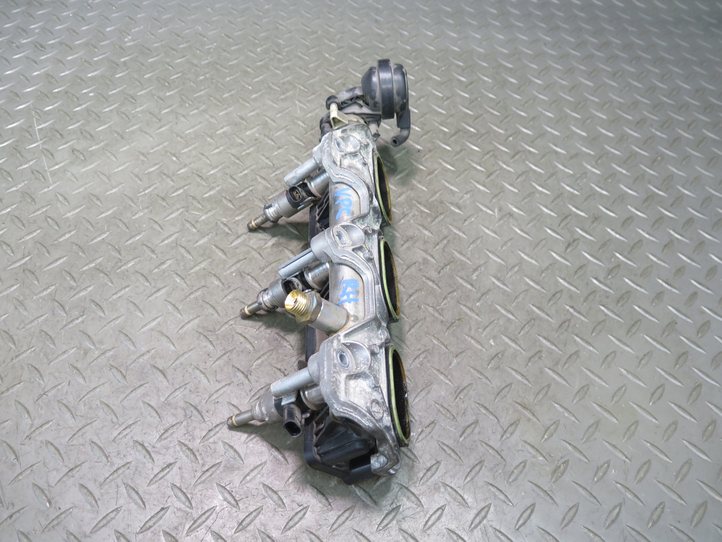 2015-2018 Porsche Cayenne 958 Hybrid Engine Right Air Intake Fuel Injector Set