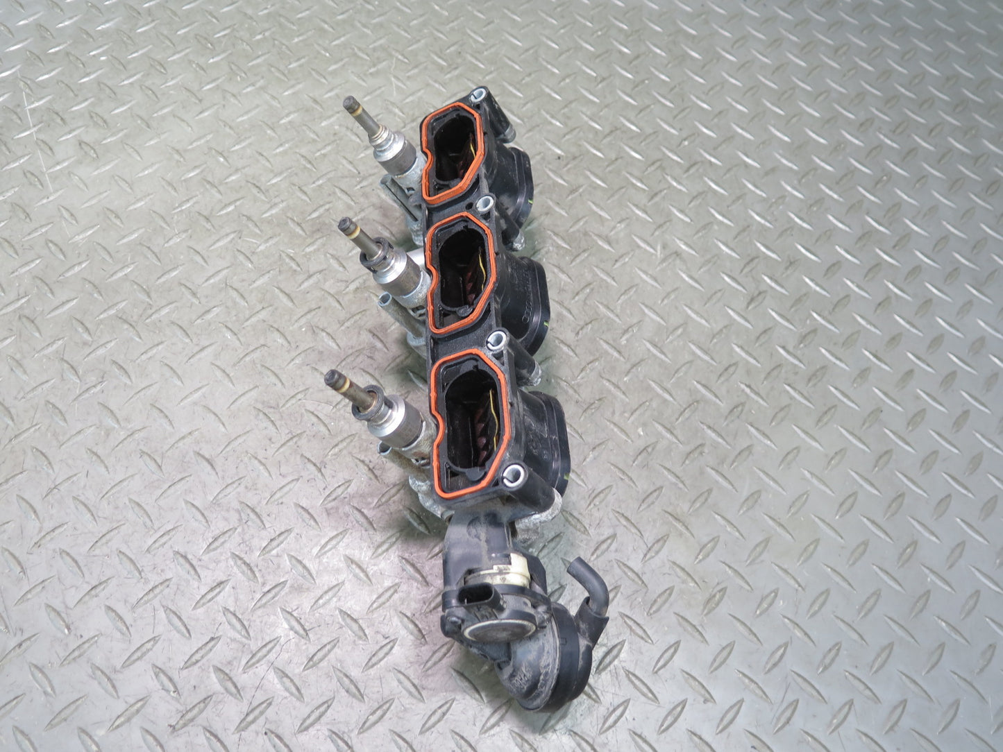 2015-2018 Porsche Cayenne 958 Hybrid Engine Right Air Intake Fuel Injector Set