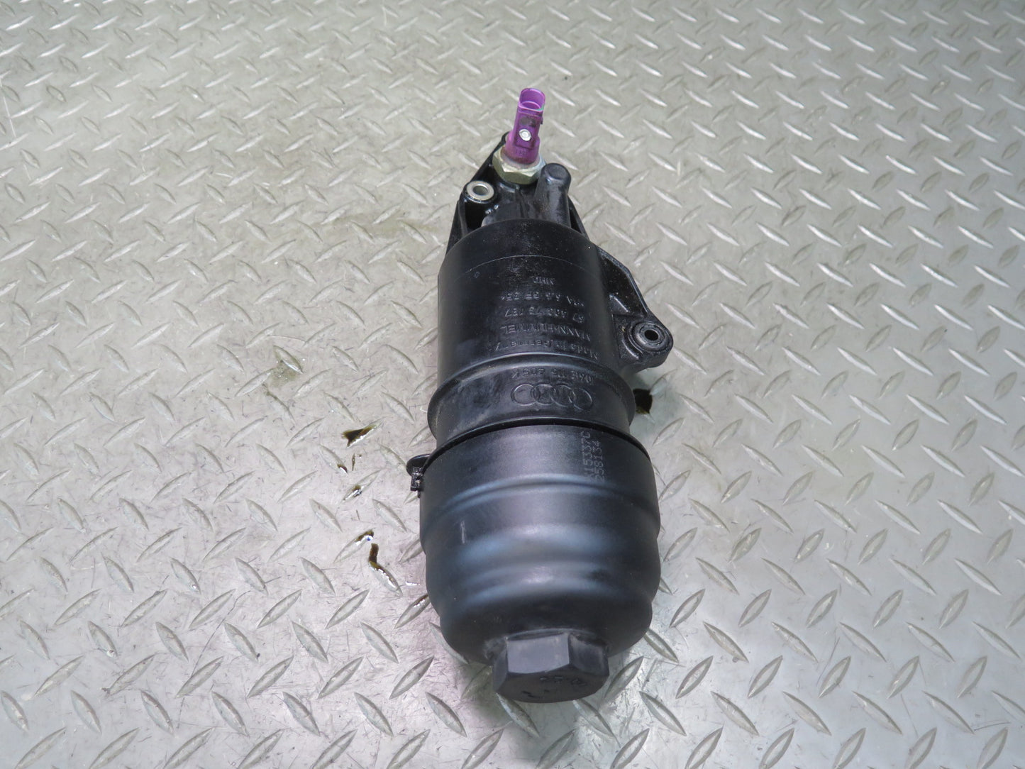 2015-2018 Porsche Cayenne 958 Hybrid Engine Motor Oil Filter Housing 06E115405K