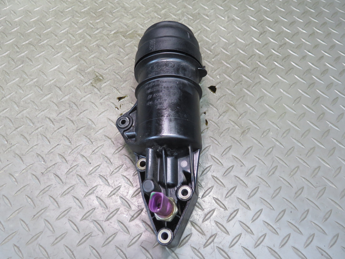 2015-2018 Porsche Cayenne 958 Hybrid Engine Motor Oil Filter Housing 06E115405K