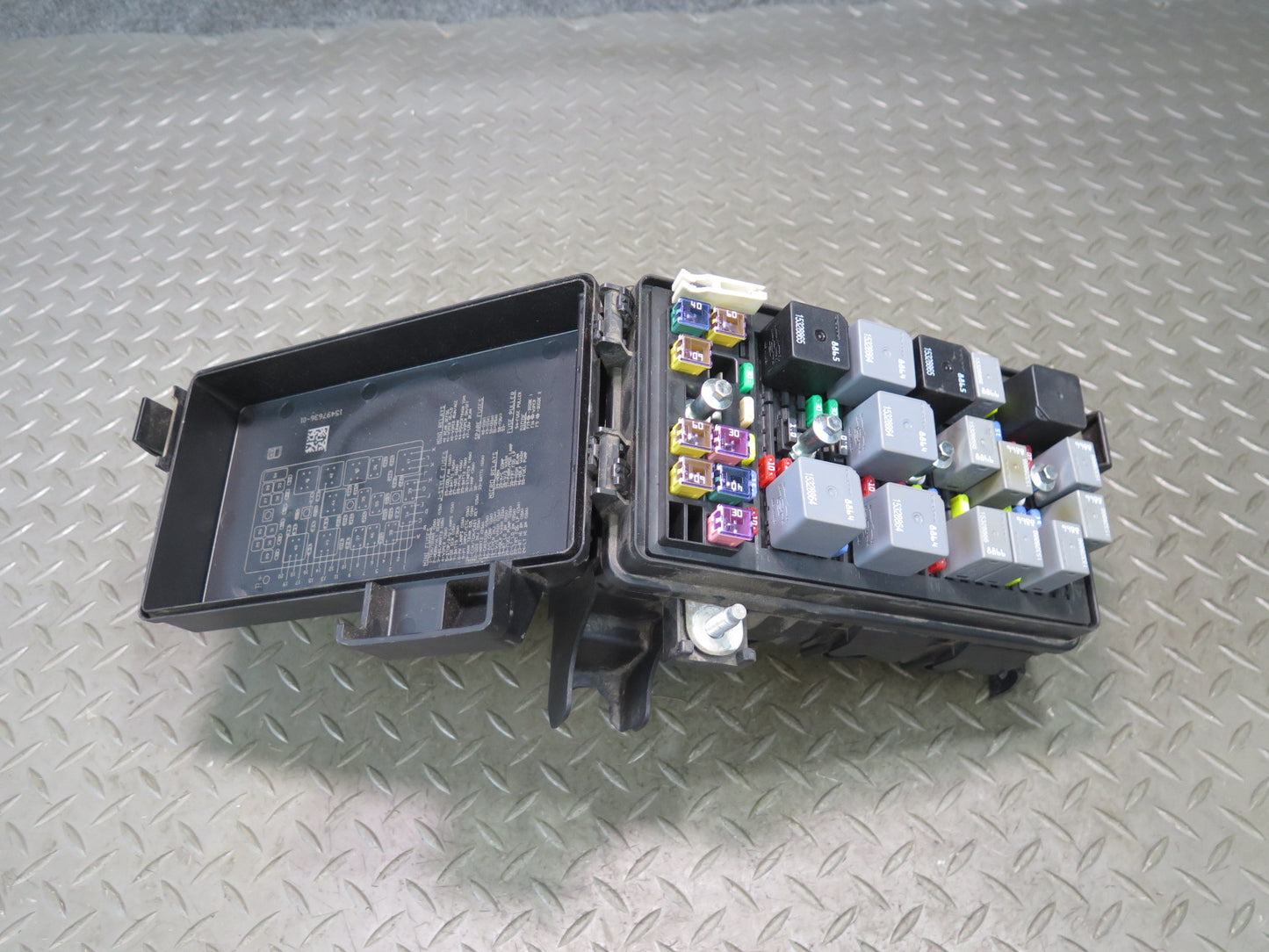 05-07 Chevrolet Corvette C6 LS2 6.0L Engine Bay Relay Fuse Box OEM