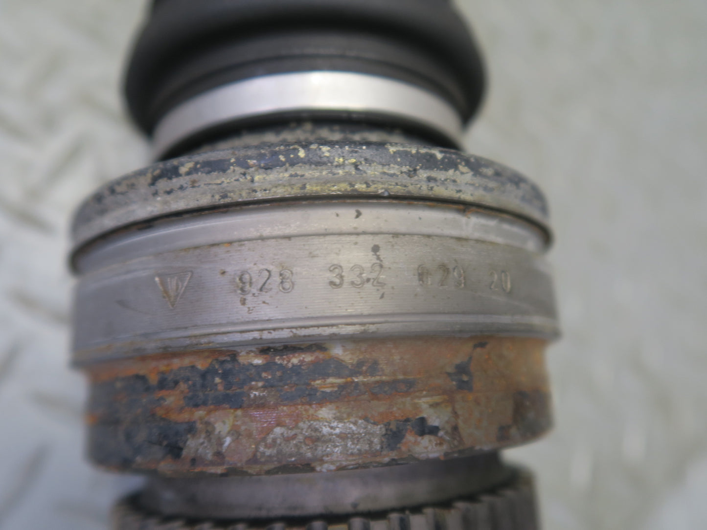 1987 Porsche 928 S-4 A/T Rear Left Axle Suspension Shaft 92833202920