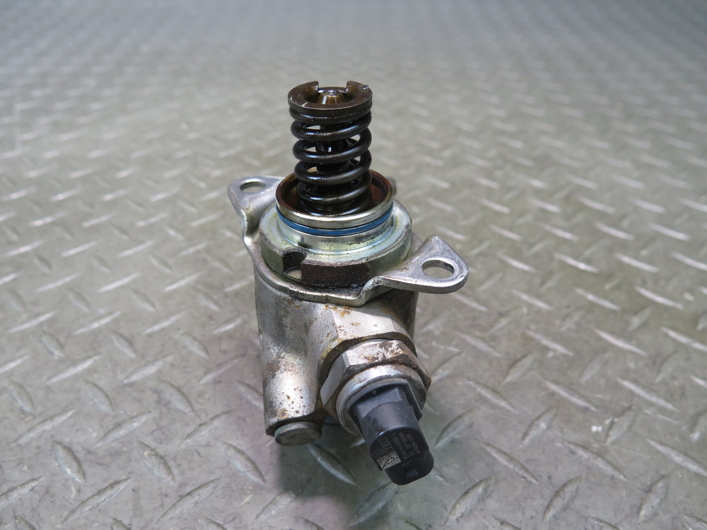 2015-2018 Porsche Cayenne 958 Hybrid 3.0L High Pressure Fuel Pump Pipe Line Set