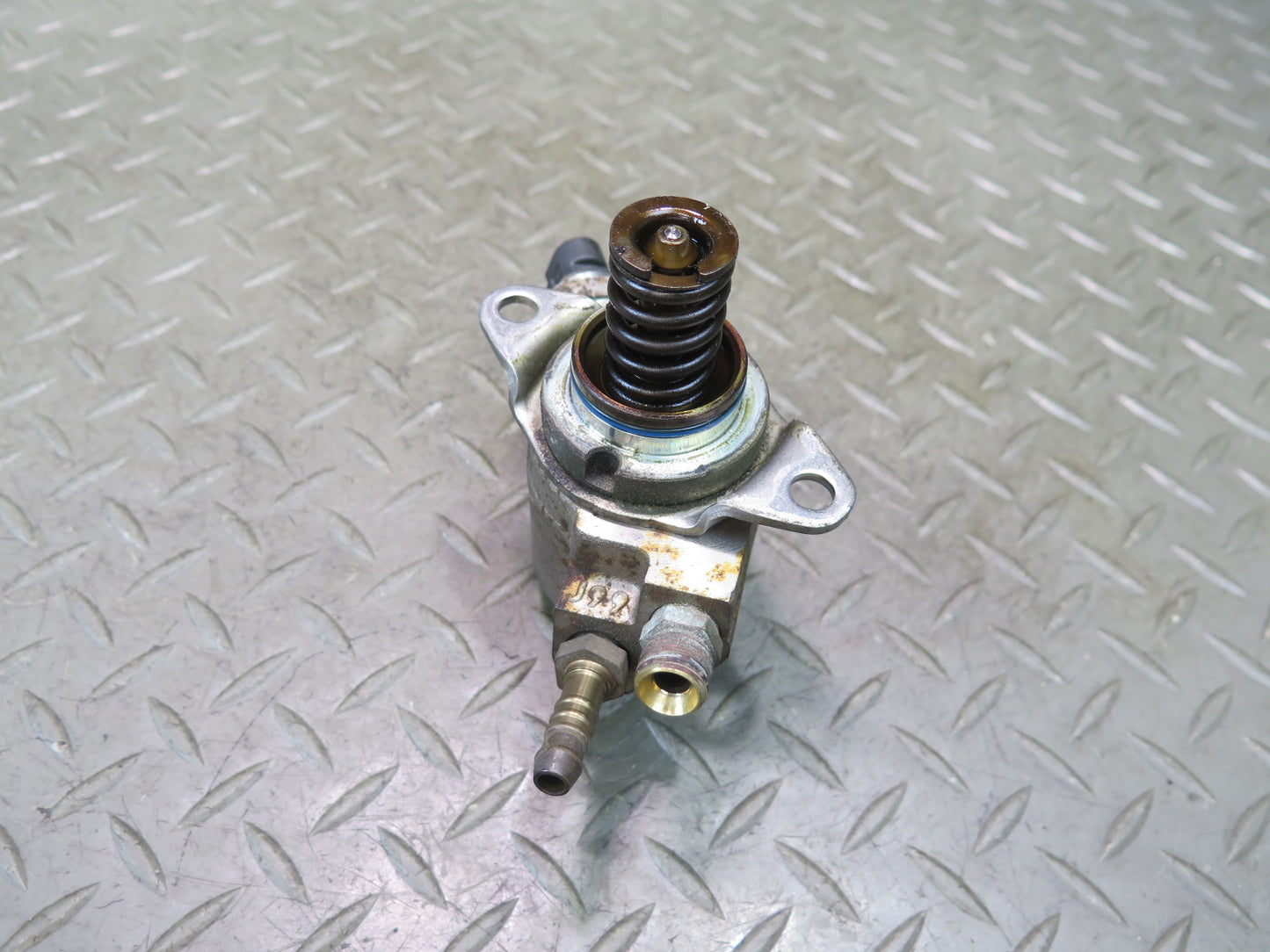 2015-2018 Porsche Cayenne 958 Hybrid 3.0L High Pressure Fuel Pump Pipe Line Set
