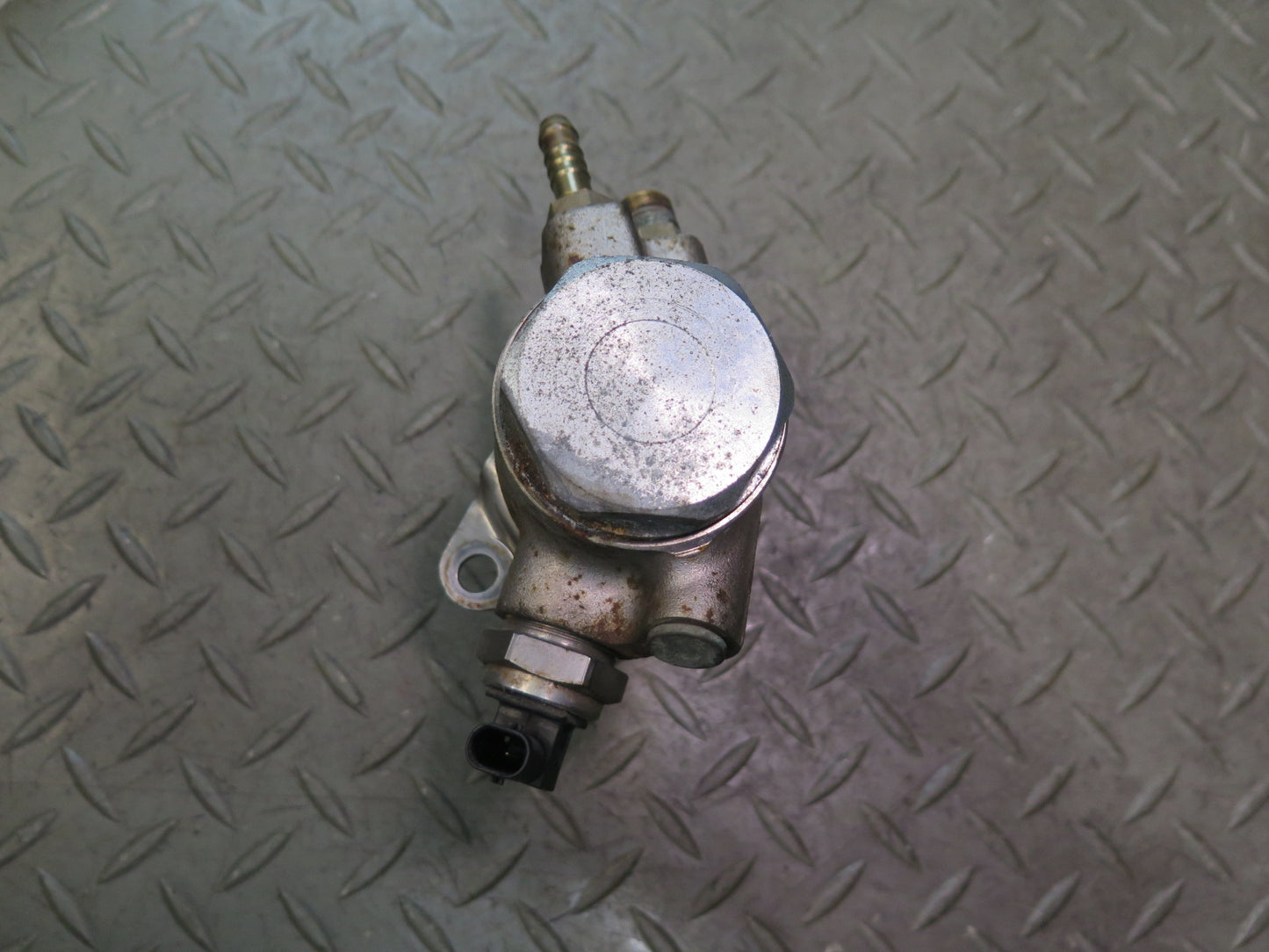 2015-2018 Porsche Cayenne 958 Hybrid 3.0L High Pressure Fuel Pump Pipe Line Set