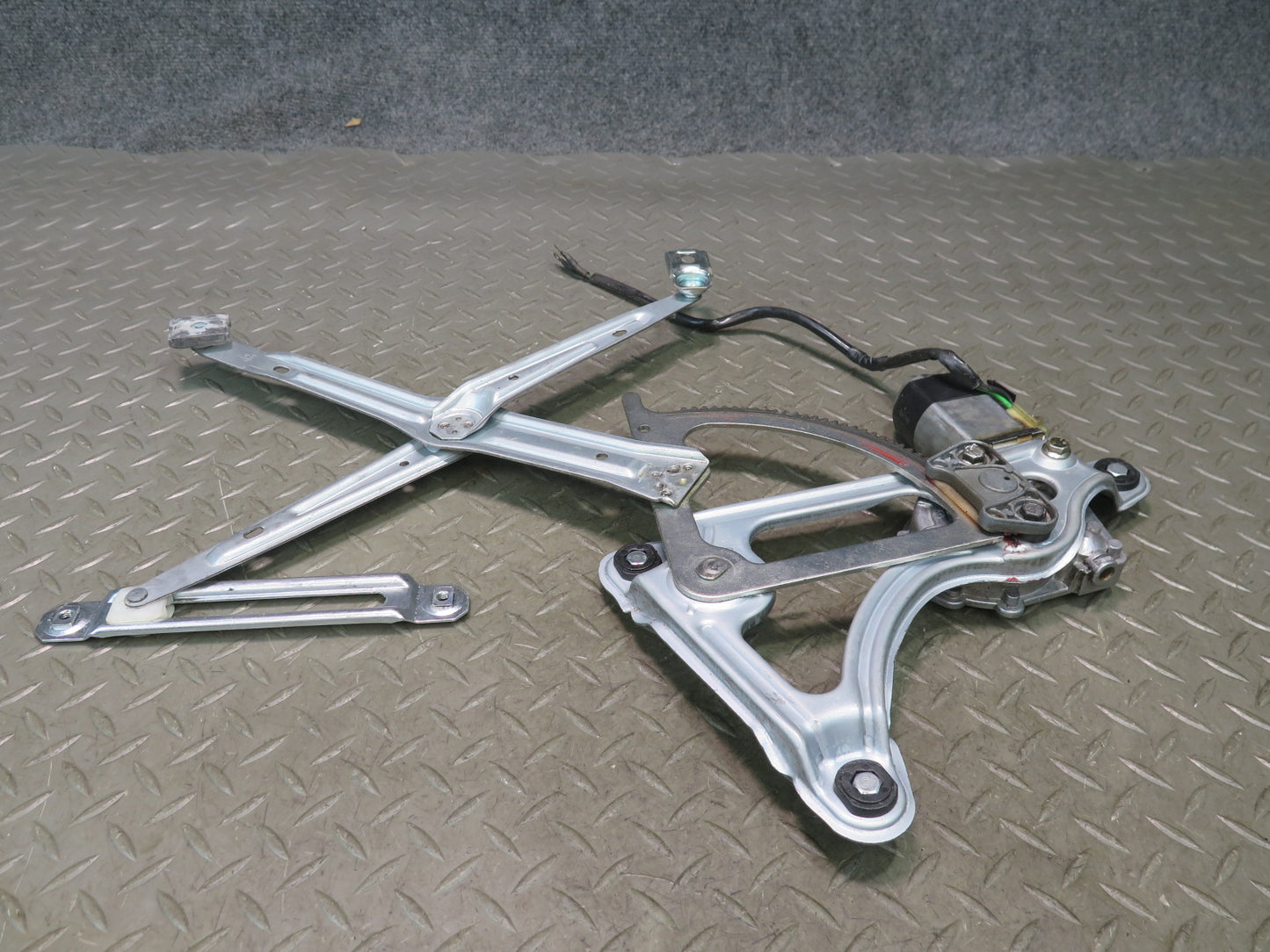 86-91 Mercedes W126 560SEL Sedan Front Left Door Window Regulator w Motor OEM