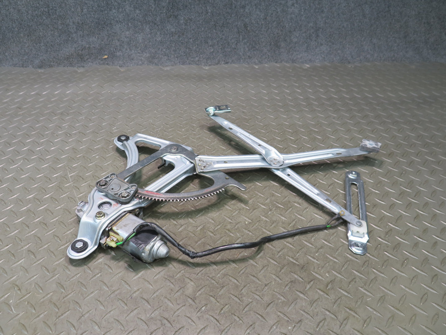 86-91 Mercedes W126 560SEL Sedan Front Left Door Window Regulator w Motor OEM