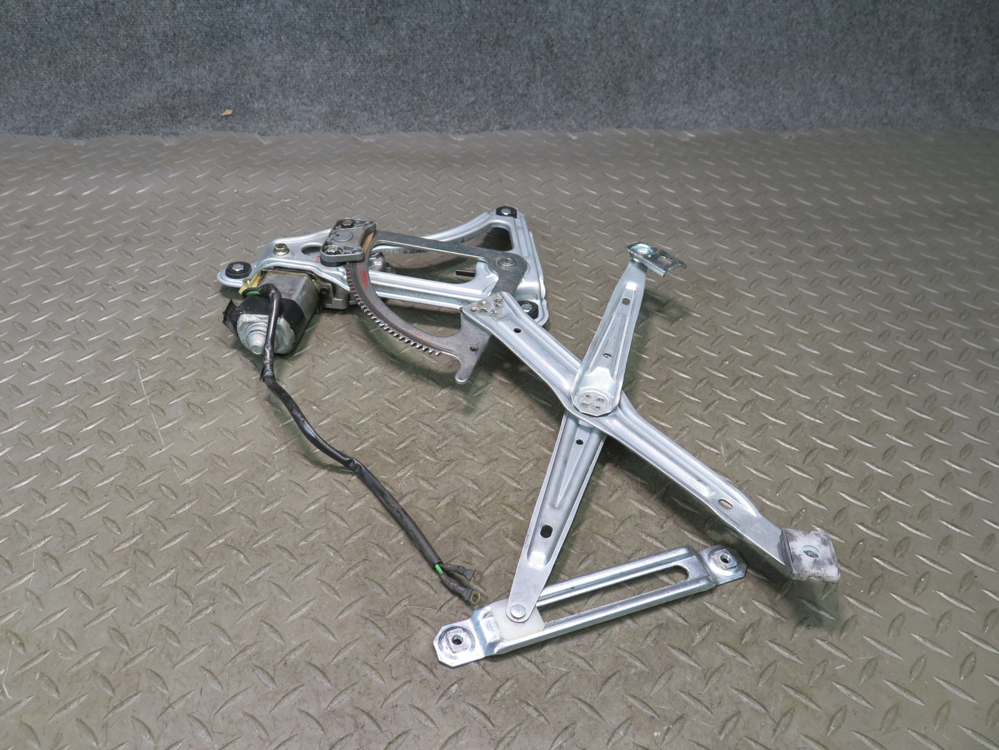 86-91 Mercedes W126 560SEL Sedan Front Left Door Window Regulator w Motor OEM