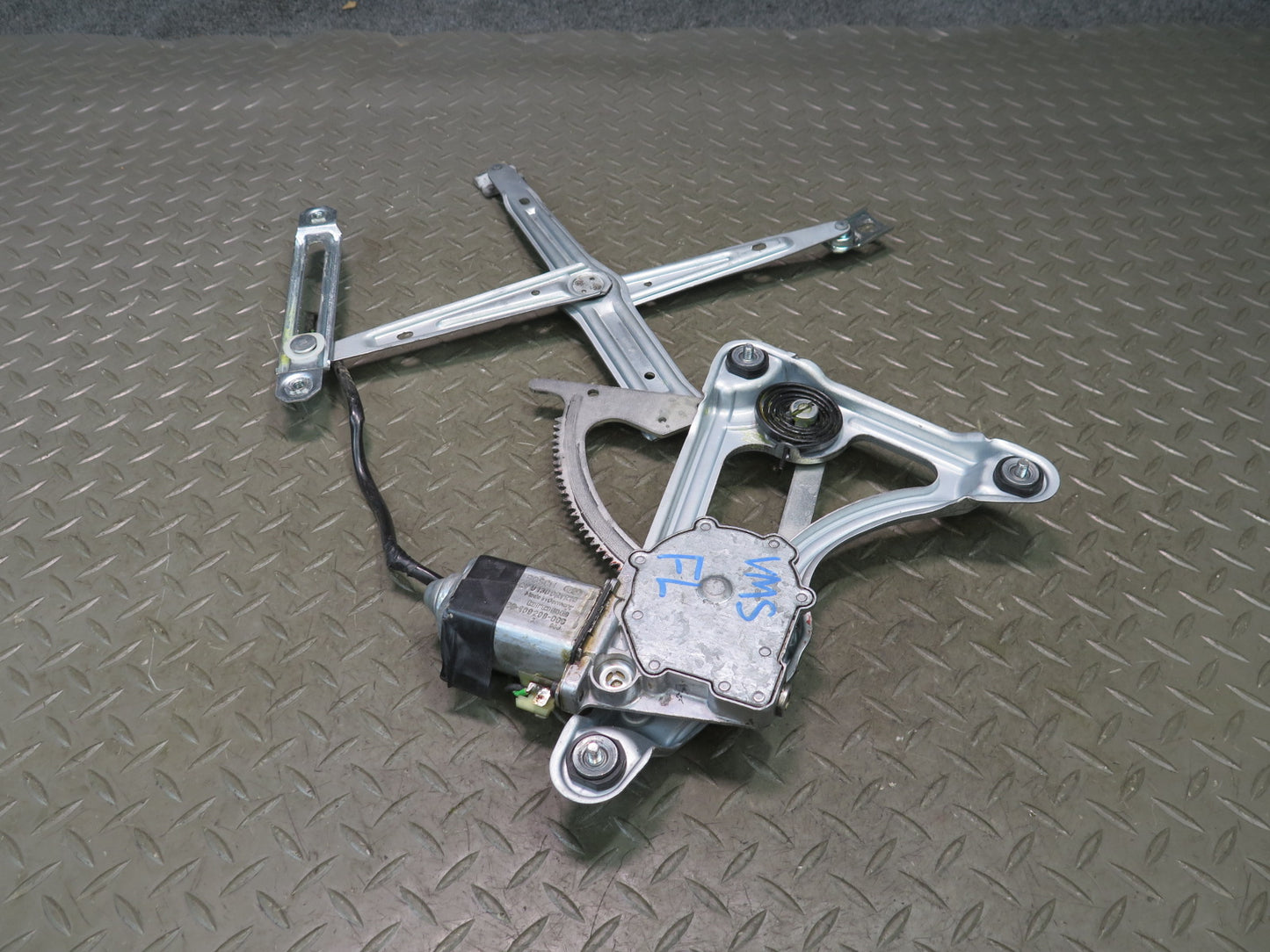 86-91 Mercedes W126 560SEL Sedan Front Left Door Window Regulator w Motor OEM