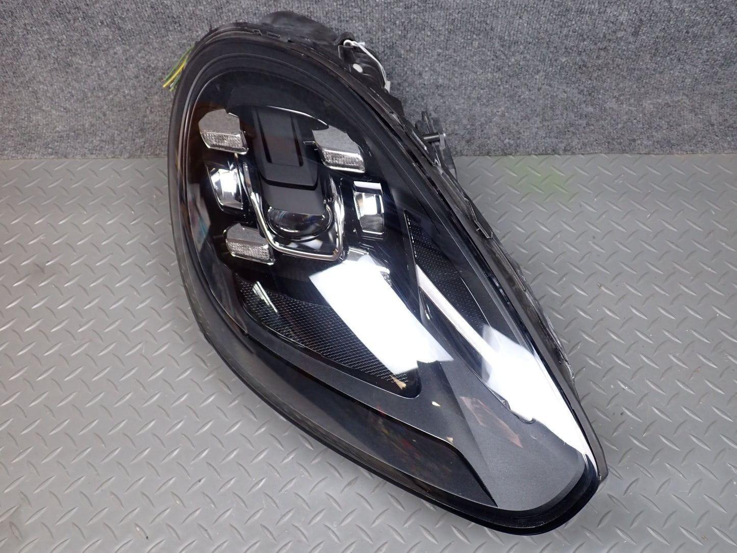 2015-2018 Porsche Cayenne 958 Front Right LED Headlight Lamp w Ballast