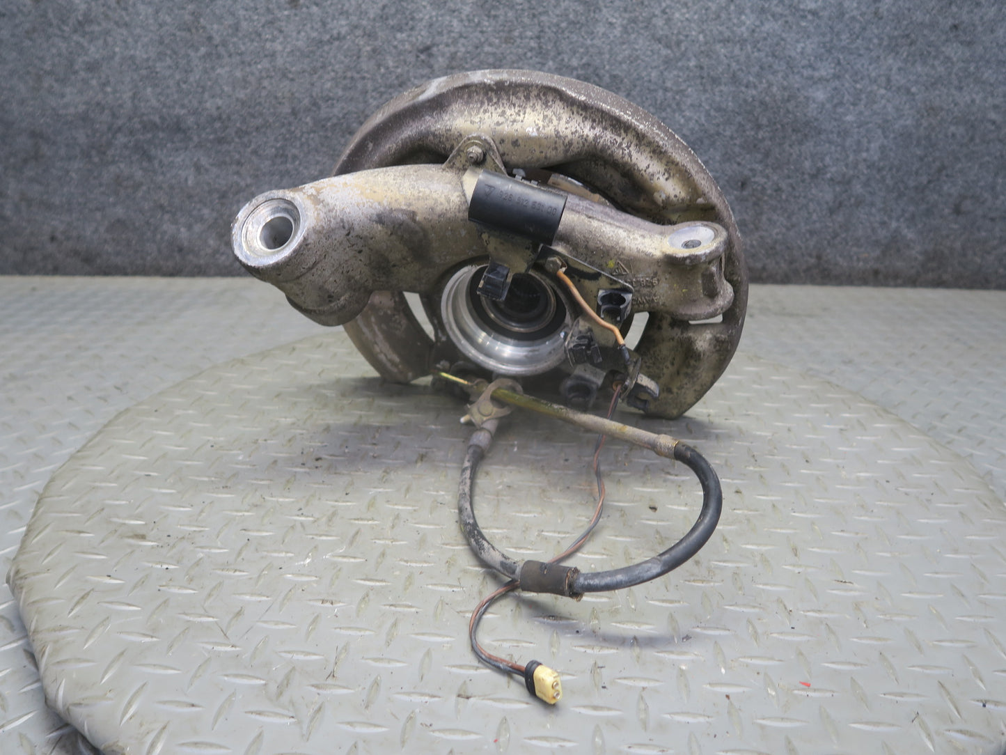 1987 Porsche 928 S4 Rear Left Spindle Knuckle Wheel Hub Bearing 59K Miles