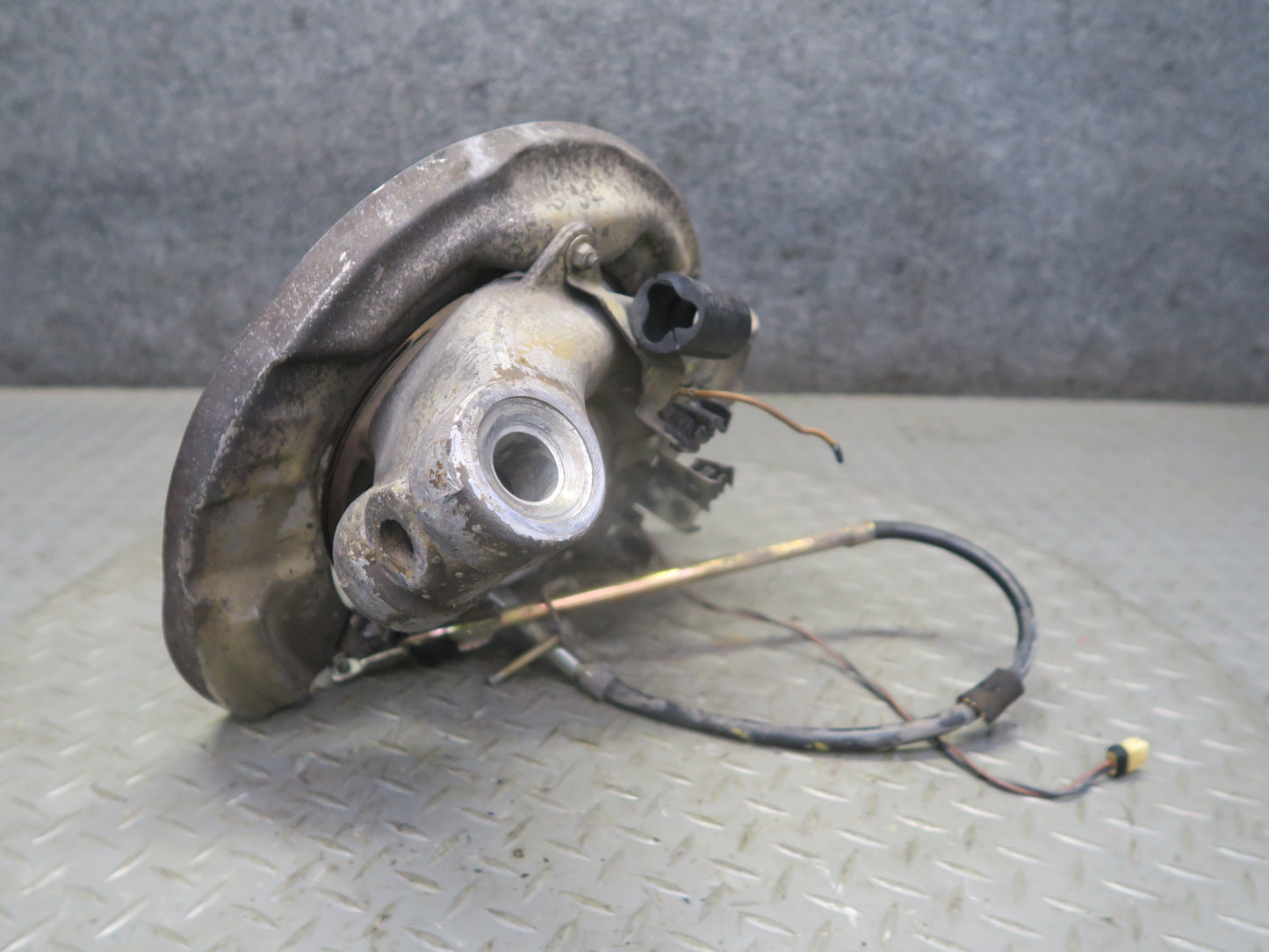 1987 Porsche 928 S4 Rear Left Spindle Knuckle Wheel Hub Bearing 59K Miles