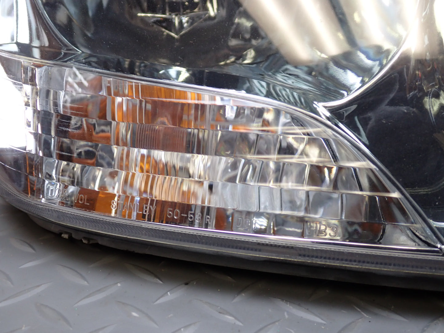 01-03 Lexus UCF30L LS430 Front Right Xenon HID Headlight Lamp OEM