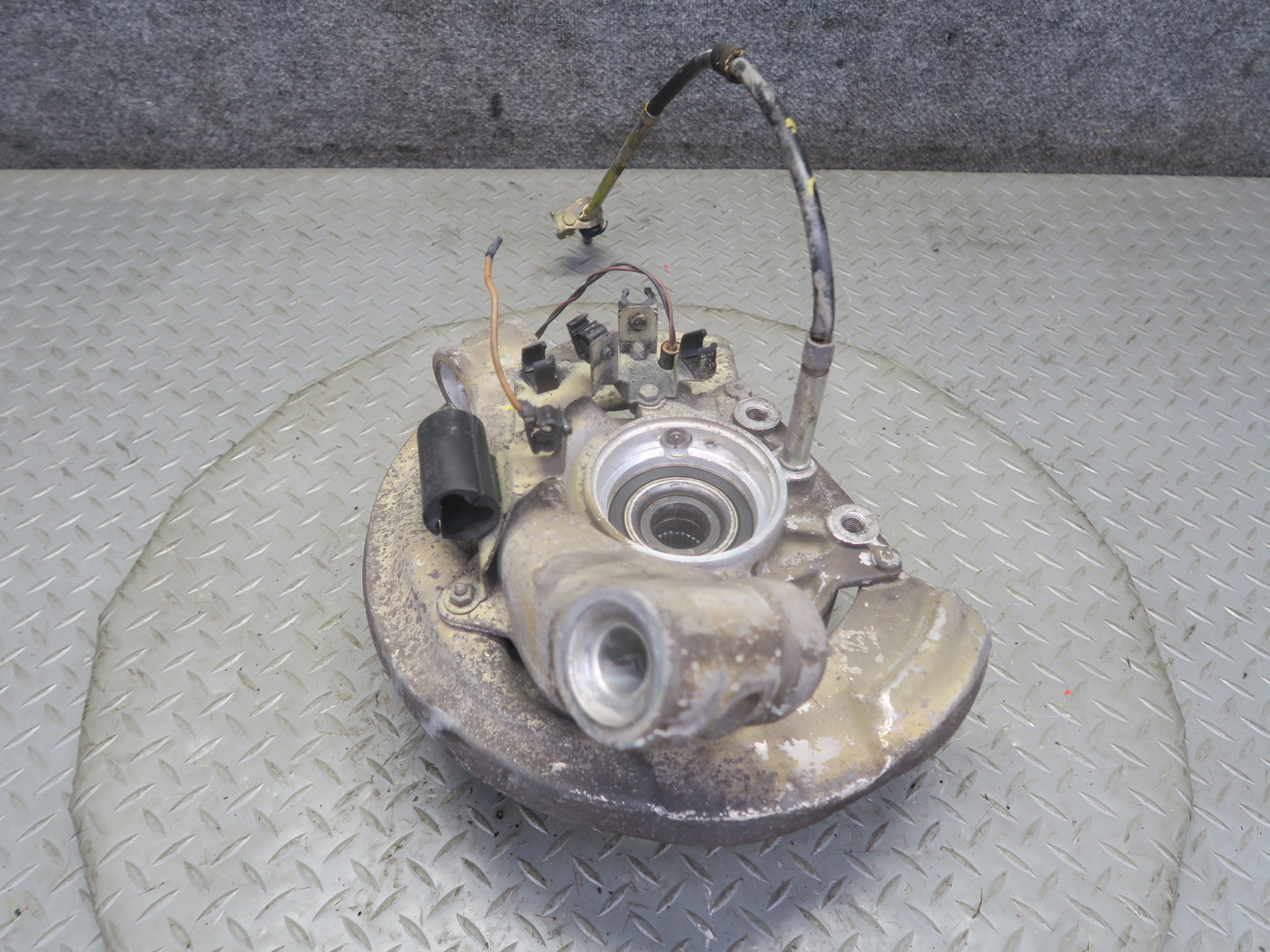 1987 Porsche 928 S4 Rear Left Spindle Knuckle Wheel Hub Bearing 59K Miles