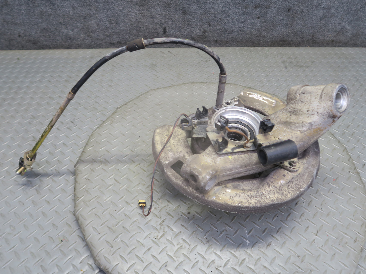 1987 Porsche 928 S4 Rear Left Spindle Knuckle Wheel Hub Bearing 59K Miles