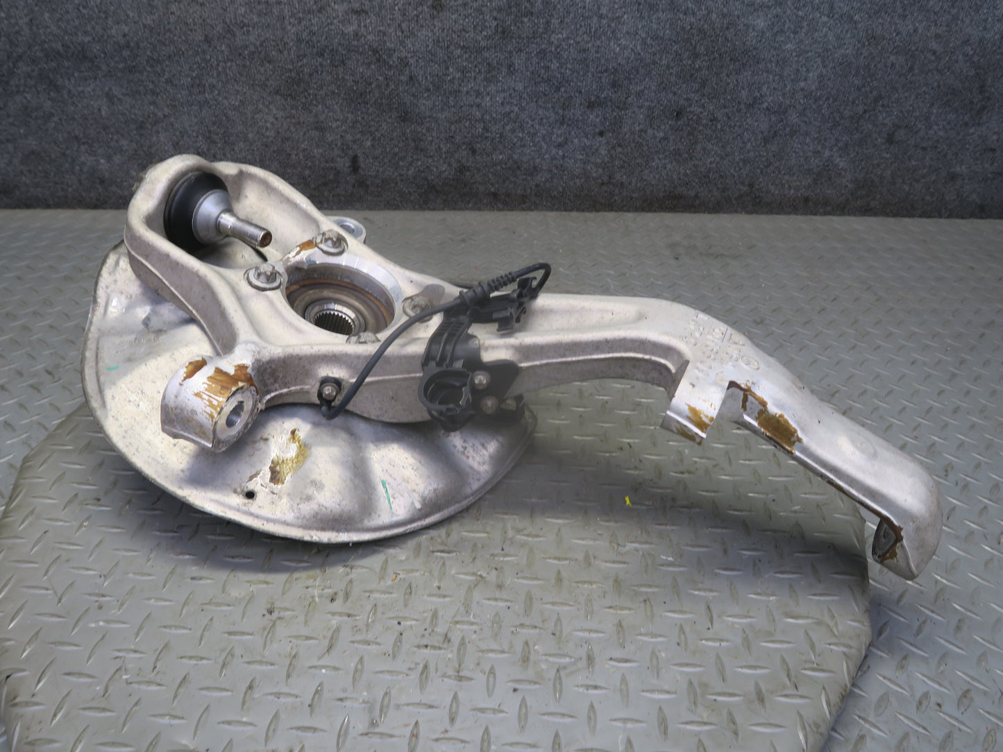 2013-2019 Mercedes X166 GLS450 Front Left Driver Side Spindle Knuckle Wheel Hub