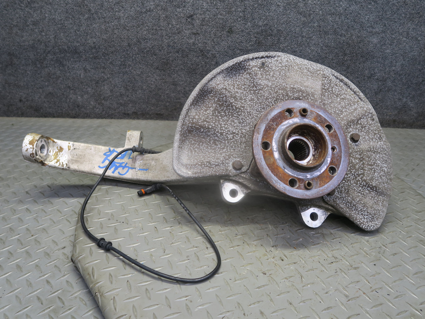 2013-2019 Mercedes X166 GLS450 Front Right Pass Side Spindle Knuckle Wheel Hub