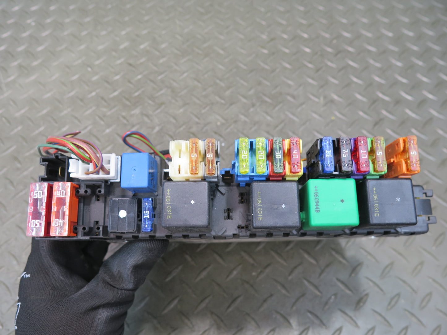 03-12 Mercedes R230 SL550 Front Right SAM Fuse Relay Box Module 2309001600 OEM