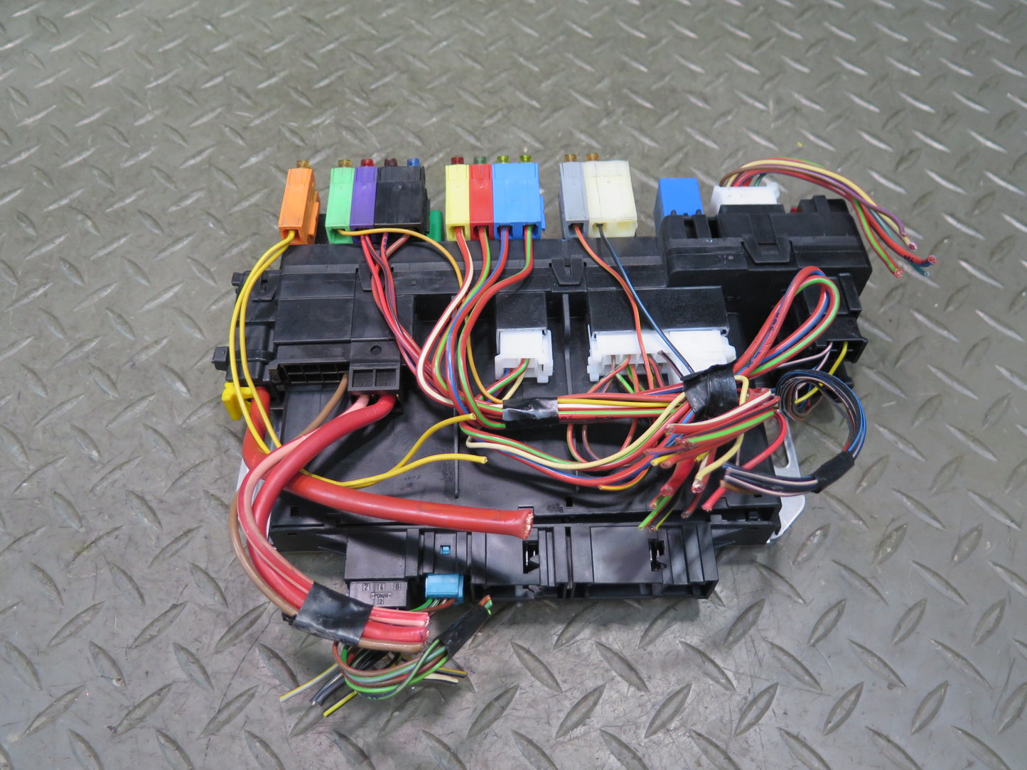 03-12 Mercedes R230 SL550 Front Right SAM Fuse Relay Box Module 2309001600 OEM
