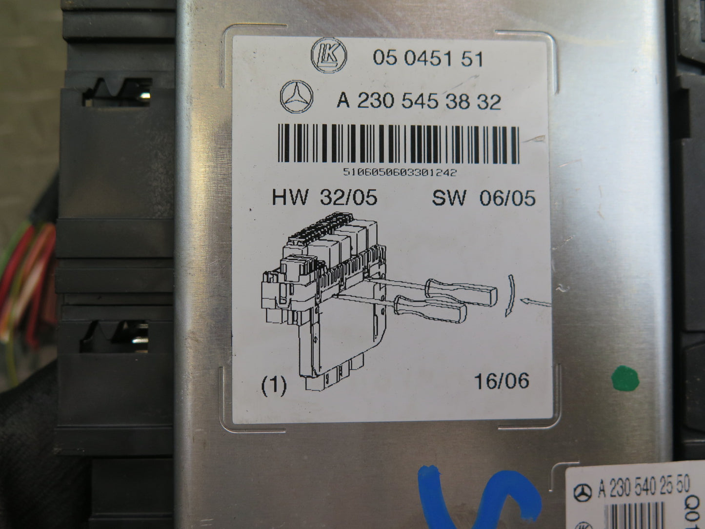 03-12 Mercedes R230 SL550 Front Left SAM Fuse Box Control Module 2305453832 OEM