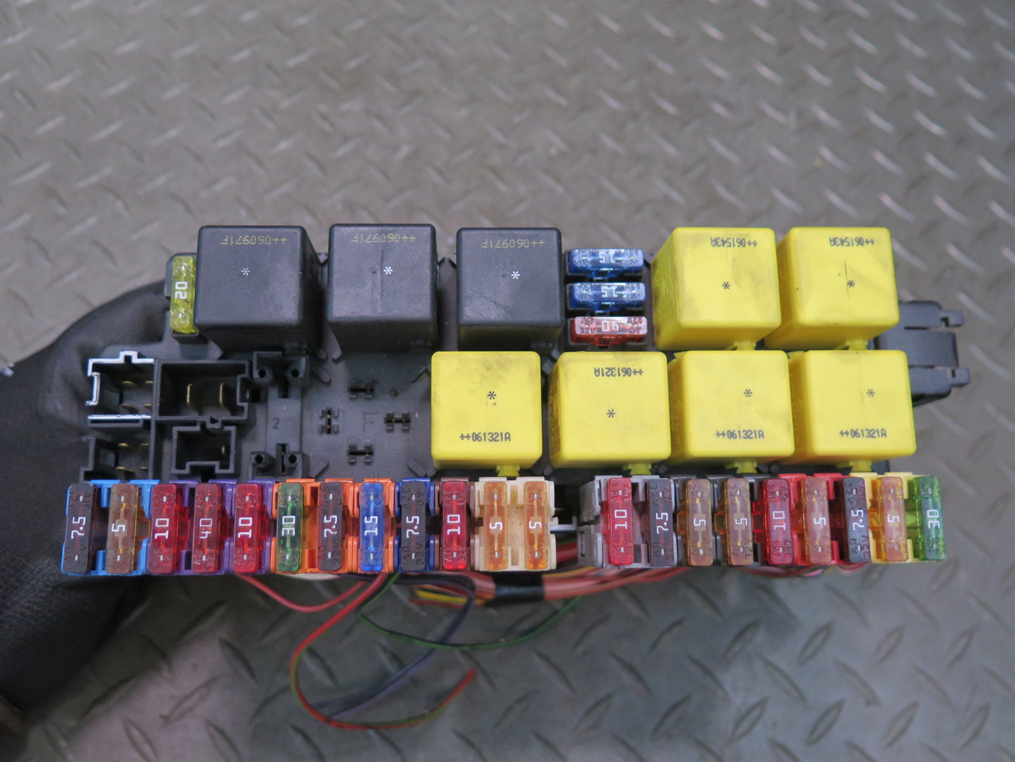 03-12 Mercedes R230 SL550 Front Left SAM Fuse Box Control Module 2305453832 OEM