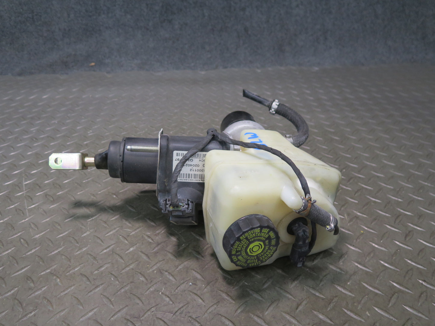 07-08 Mercedes R230 SL550 Brake Master Cylinder Booster w Fluid Reservoir OEM