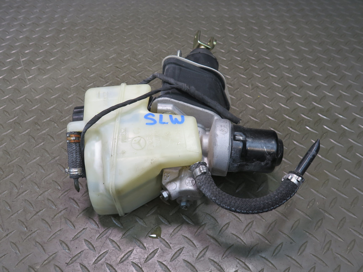 07-08 Mercedes R230 SL550 Brake Master Cylinder Booster w Fluid Reservoir OEM