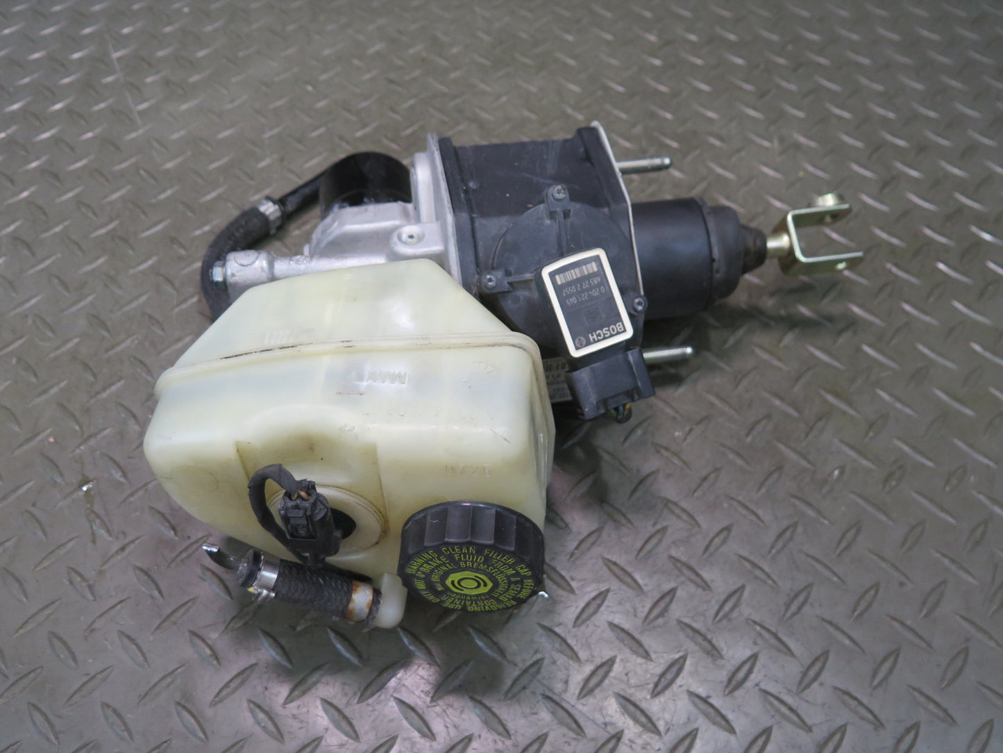 07-08 Mercedes R230 SL550 Brake Master Cylinder Booster w Fluid Reservoir OEM