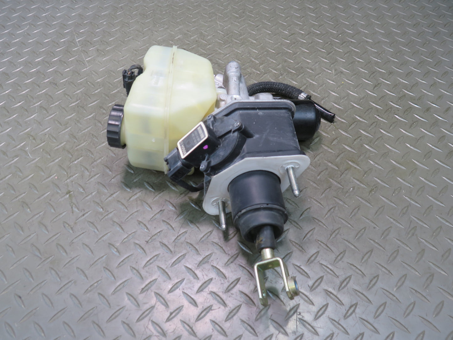 07-08 Mercedes R230 SL550 Brake Master Cylinder Booster w Fluid Reservoir OEM