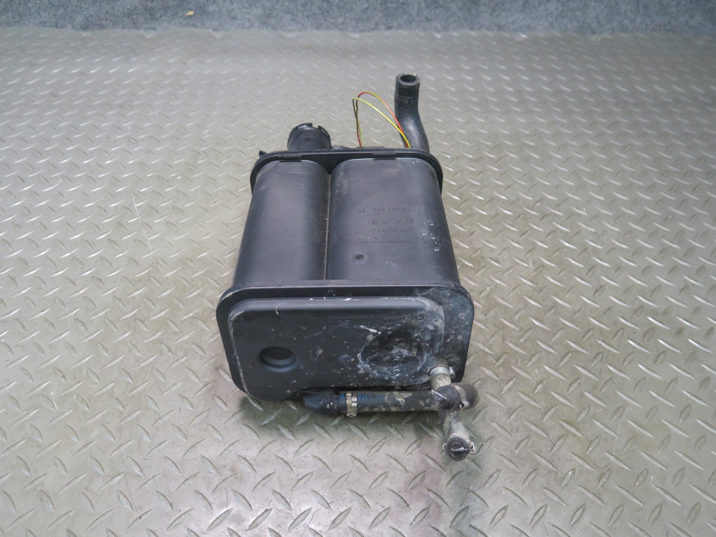 03-08 Mercedes R230 SL550 Fuel Evap Vapor Charcoal Canister 2304700359 OEM
