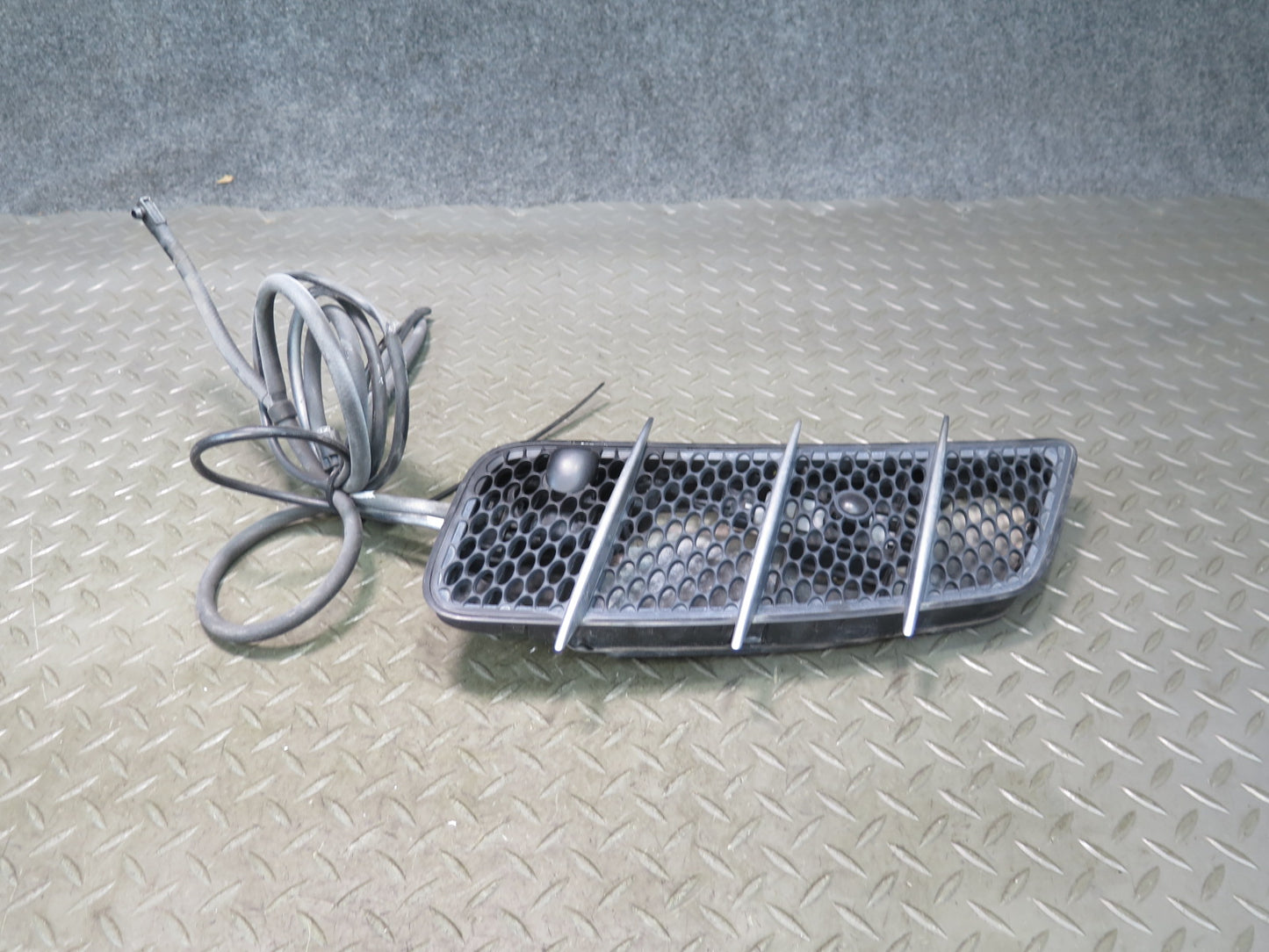 03-12 Mercedes R230 Sl-class Set of 2 Front Hood Vent Grille w Spray Jets OEM