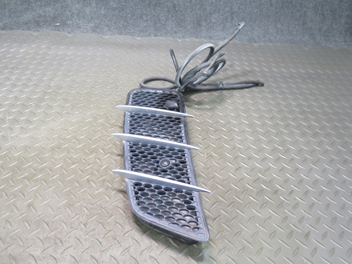 03-12 Mercedes R230 Sl-class Set of 2 Front Hood Vent Grille w Spray Jets OEM